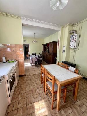 Maison - 104 m² - 9 pièces