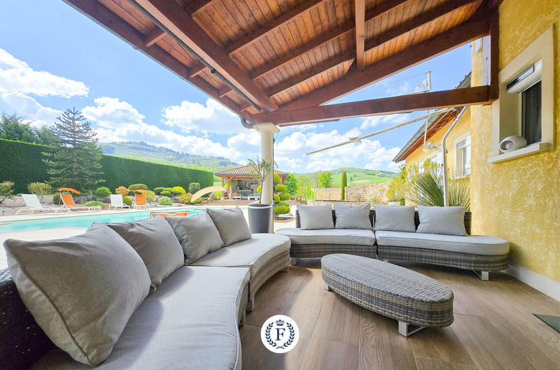 Villa - 250 m² - 8 pièces