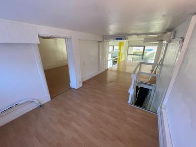 Local commercial - 97 m² - 3 pièces