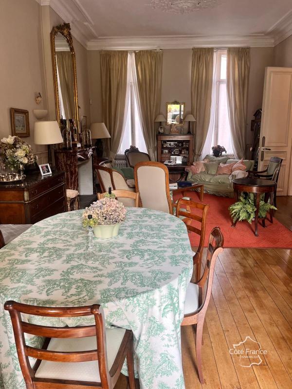 Propriété - 352 m² - 12 pièces