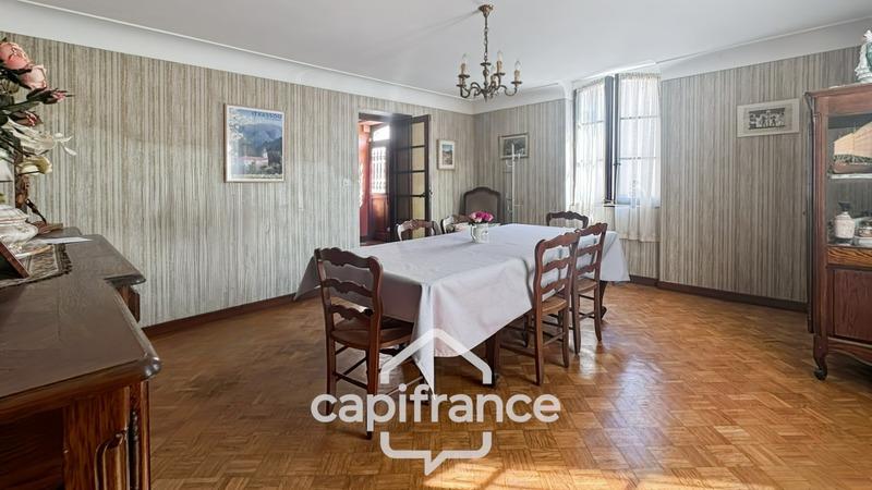 Maison - 201 m² - 8 pièces