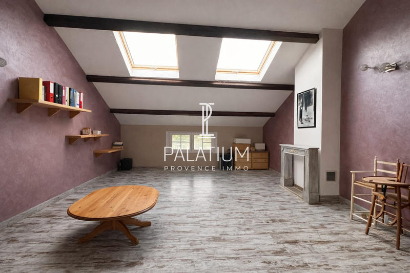 Maison - 251 m² - 7 pièces