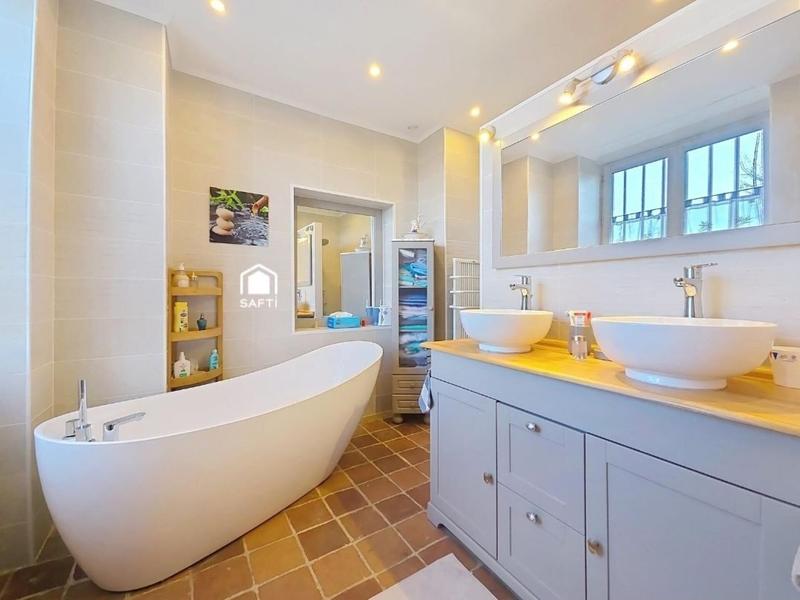 Bastide - 250 m² - 7 pièces