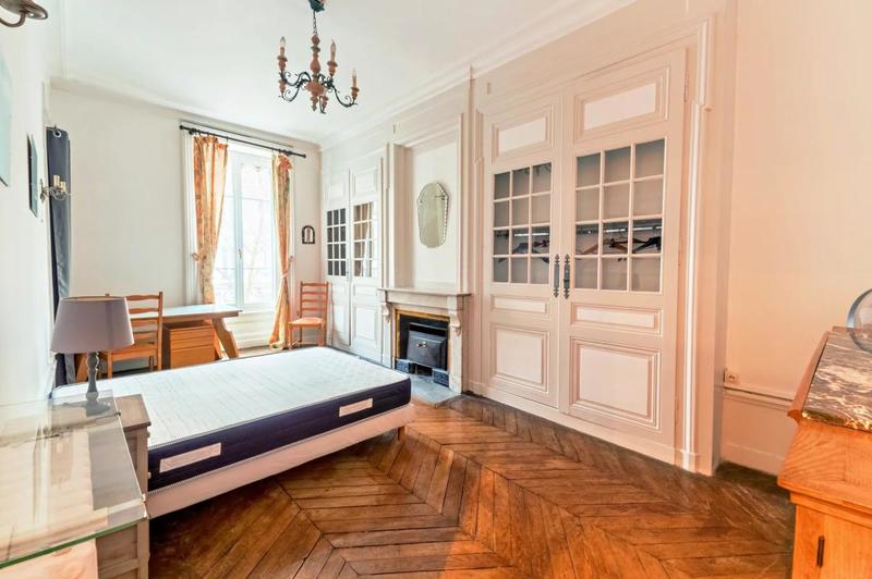 Studio - 145 m² - 5 pièces