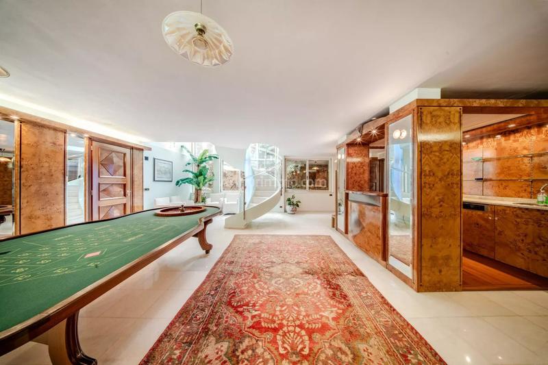 Maison - 379 m² - 8 pièces