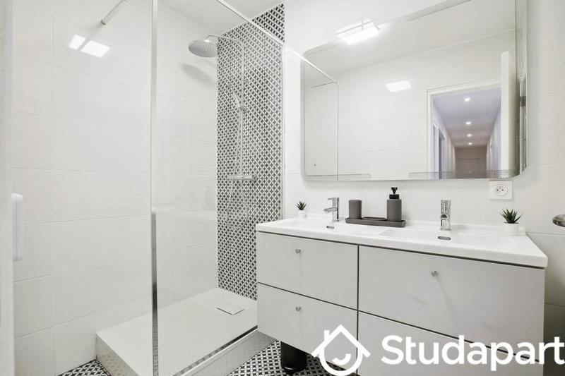 Chambre - 105 m² - 1 pièce