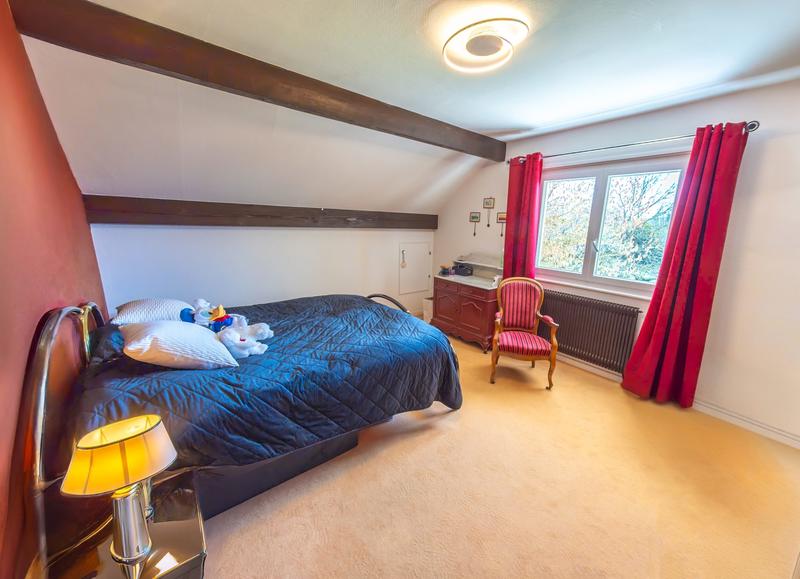 Maison traditionnelle - 209 m² - 8 pièces