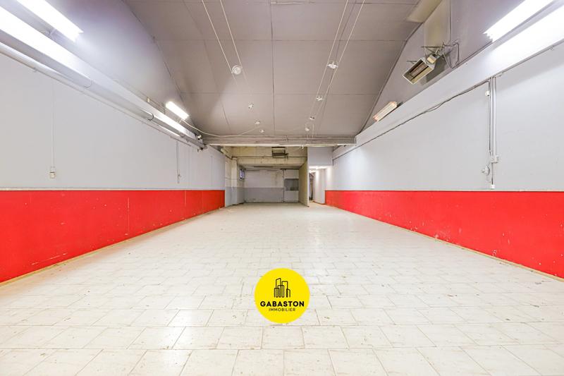 Entrepôt - 627 m² - 10 pièces