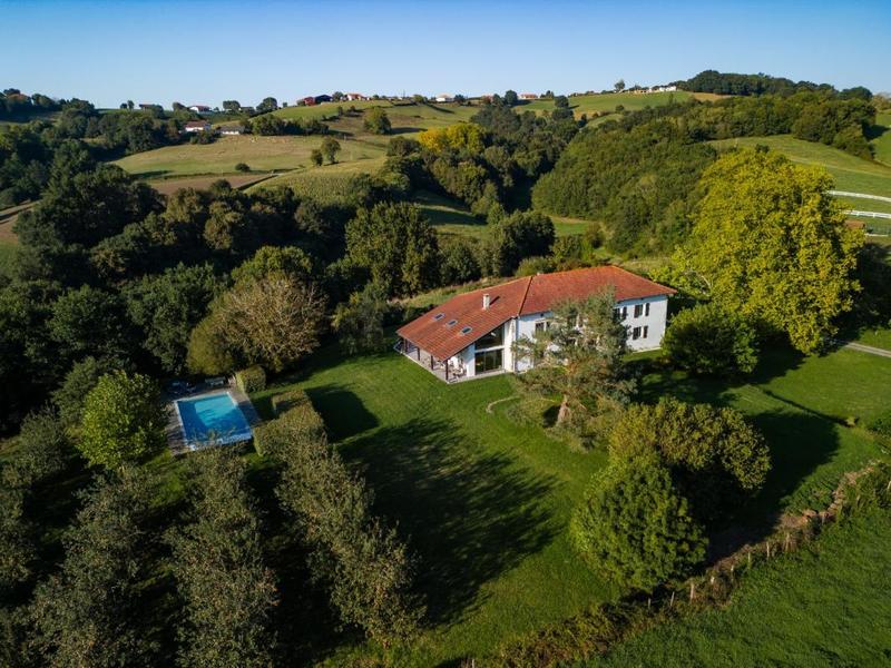 Maison - 530 m² - 12 pièces