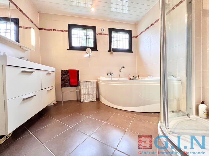 Propriété - 215 m² - 8 pièces