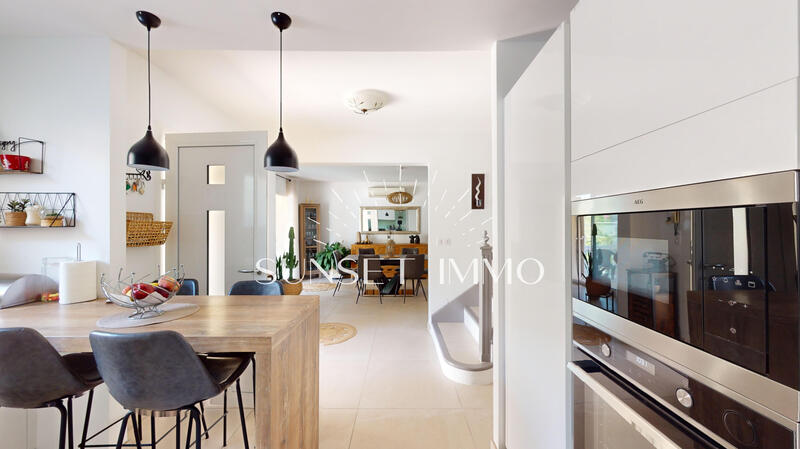 Maison - 140 m² - 5 pièces