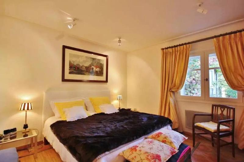 Villa - 300 m² - 7 pièces