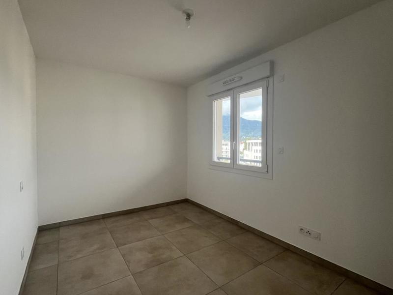 Appartement - 77 m² - 4 pièces