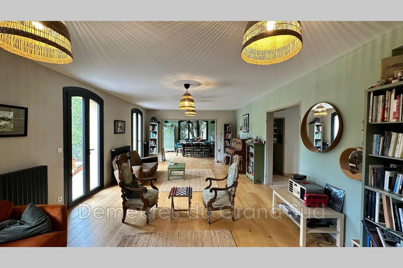 Maison - 360 m² - 16 pièces