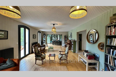 Maison - 360 m² - 16 pièces