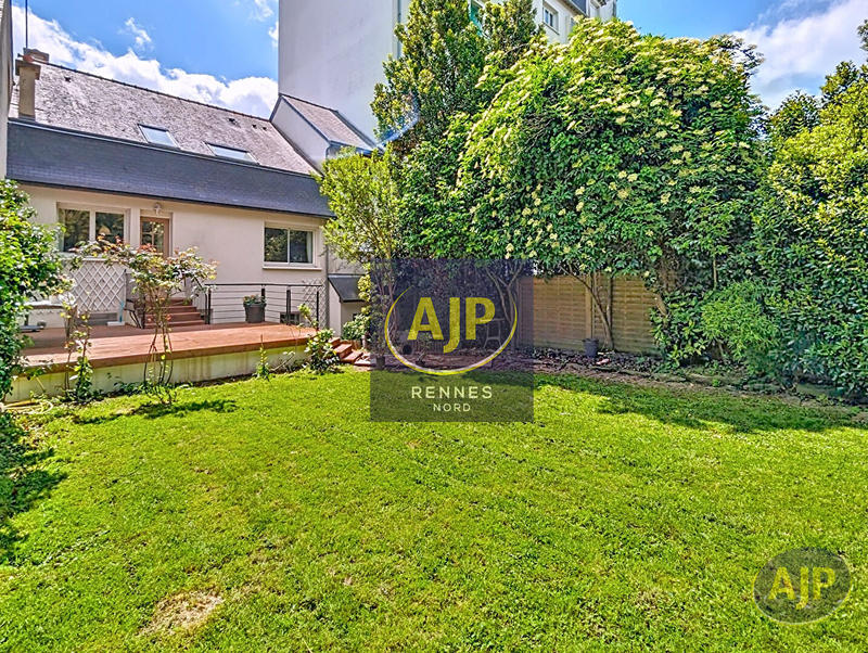 Maison - 220 m² - 10 pièces