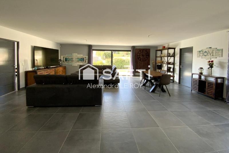 Maison - 223 m² - 9 pièces