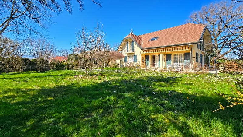 Maison - 241 m² - 7 pièces