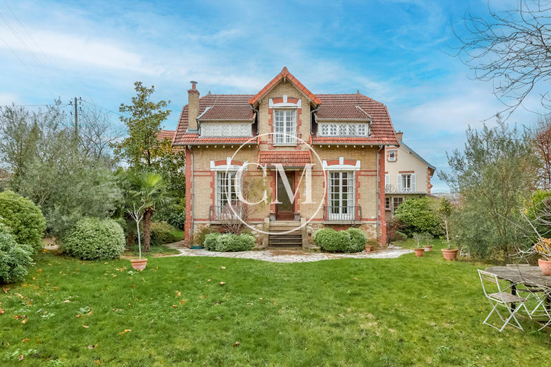 Maison - 205 m² - 6 pièces