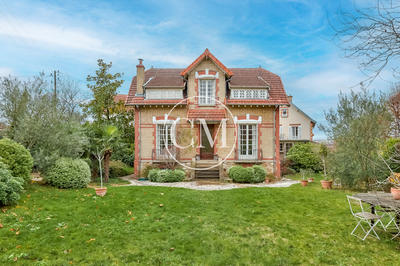 Maison - 205 m² - 6 pièces