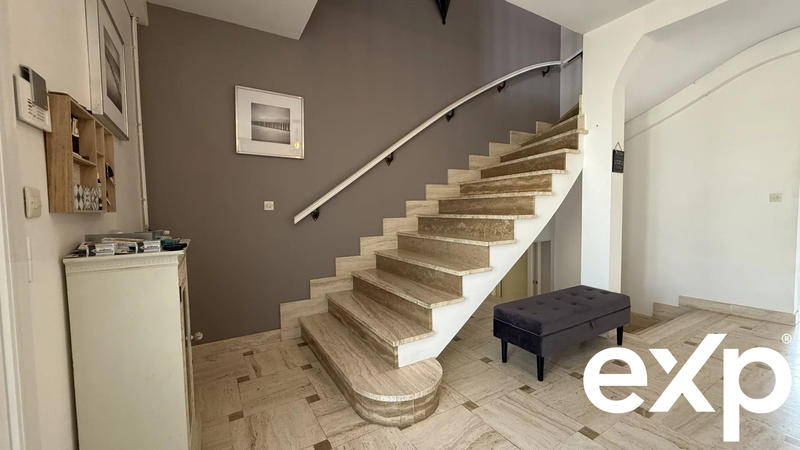 Maison - 307 m² - 10 pièces