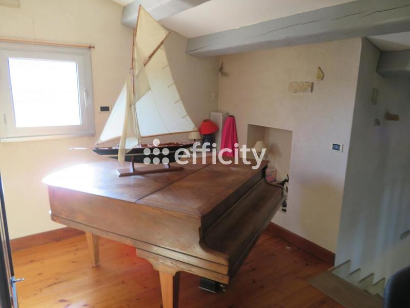 Maison - 212 m² - 7 pièces