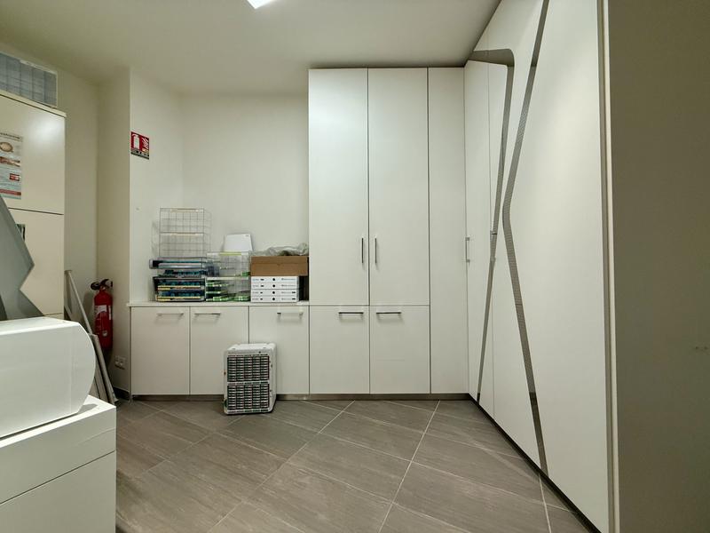 Local d'activités - 302 m² - 11 pièces