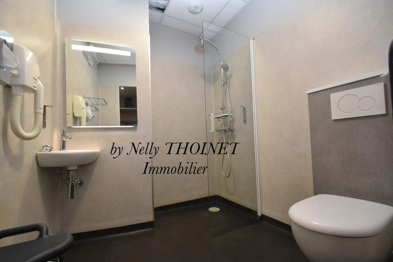 Local commercial - 1 500 m²