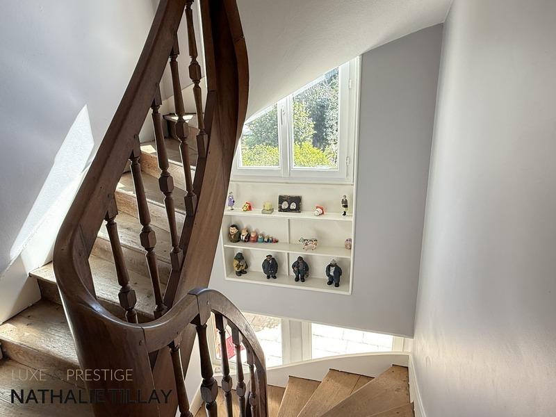 Maison - 220 m² - 9 pièces