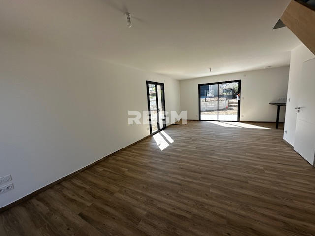 Maison - 104 m² - 6 pièces