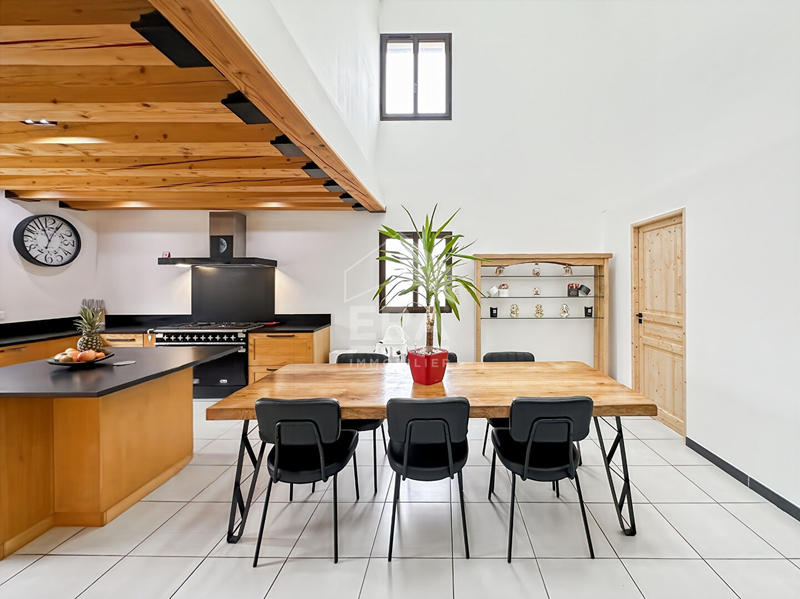 Maison - 207 m² - 8 pièces