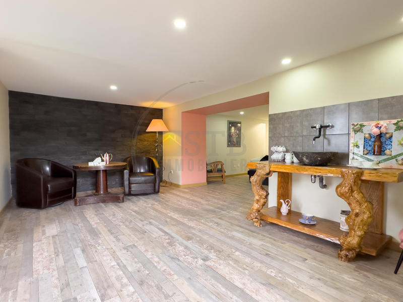 Maison - 366 m² - 23 pièces