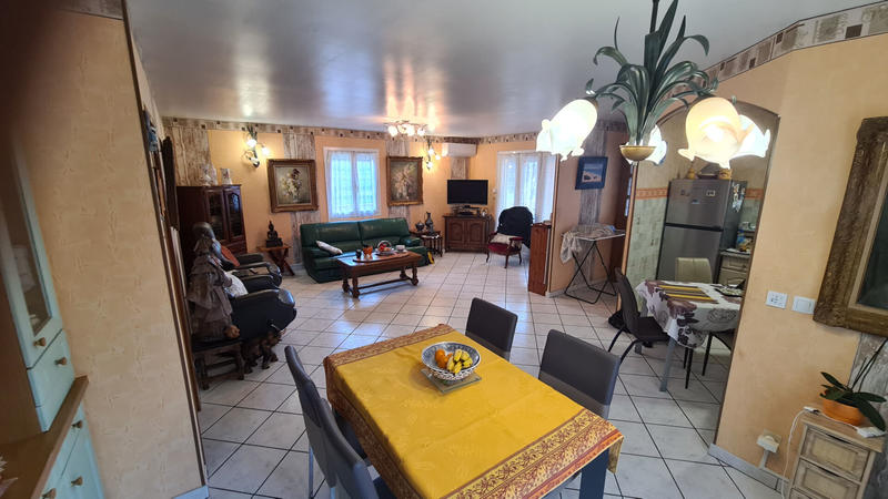 Maison - 90 m² - 5 pièces