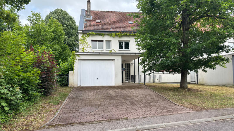 Maison - 233 m² - 9 pièces