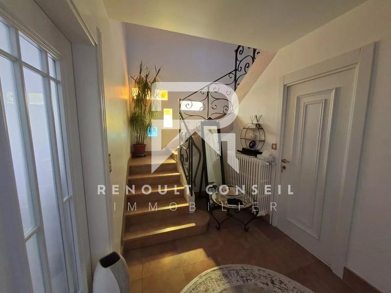 Maison - 221 m² - 9 pièces