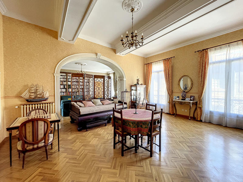 Appartement - 207 m² - 5 pièces