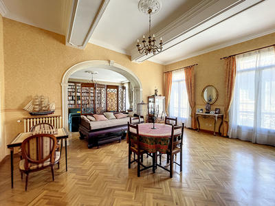 Appartement - 207 m² - 5 pièces