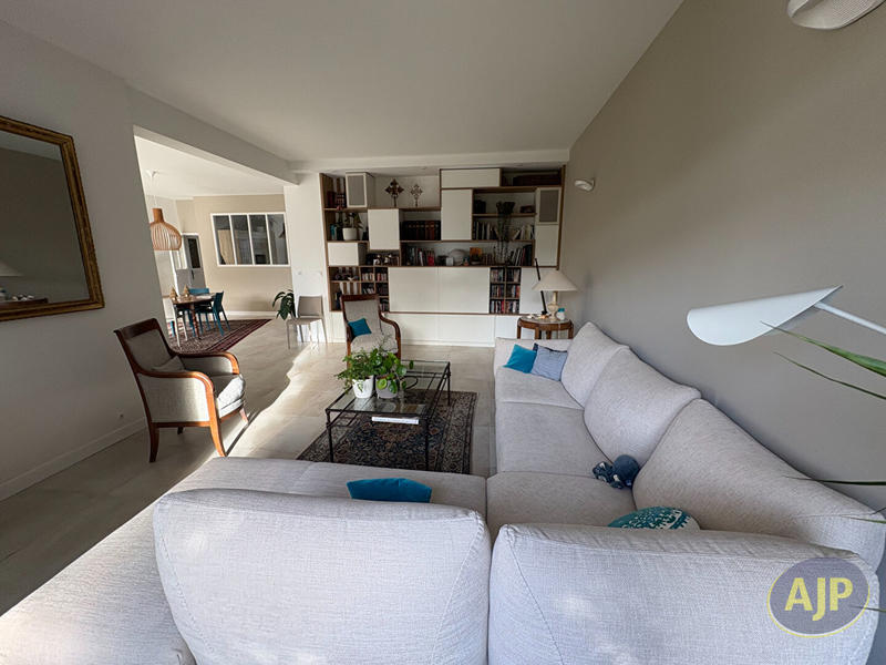 Maison - 260 m² - 10 pièces