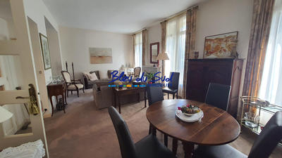 Maison - 196 m² - 10 pièces