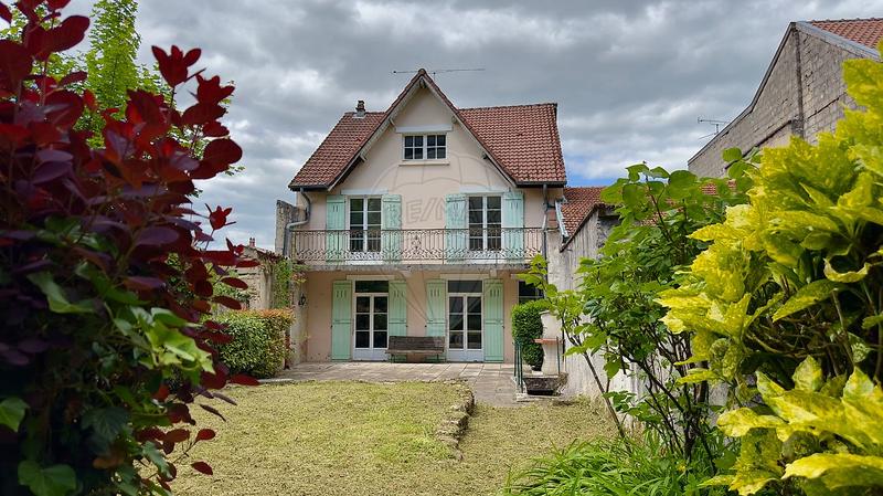 Maison - 210 m² - 7 pièces
