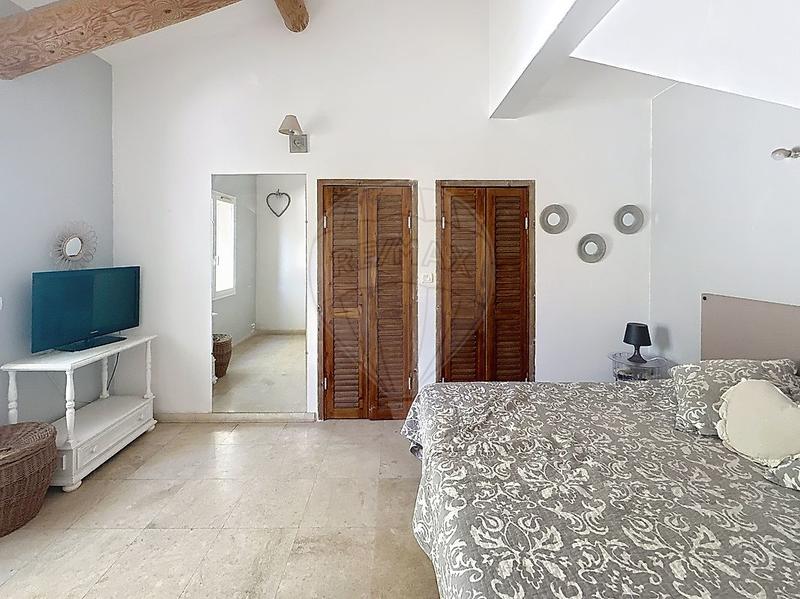 Propriété - 182 m² - 6 pièces