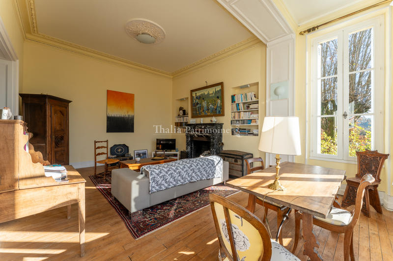 Propriété - 250 m² - 8 pièces