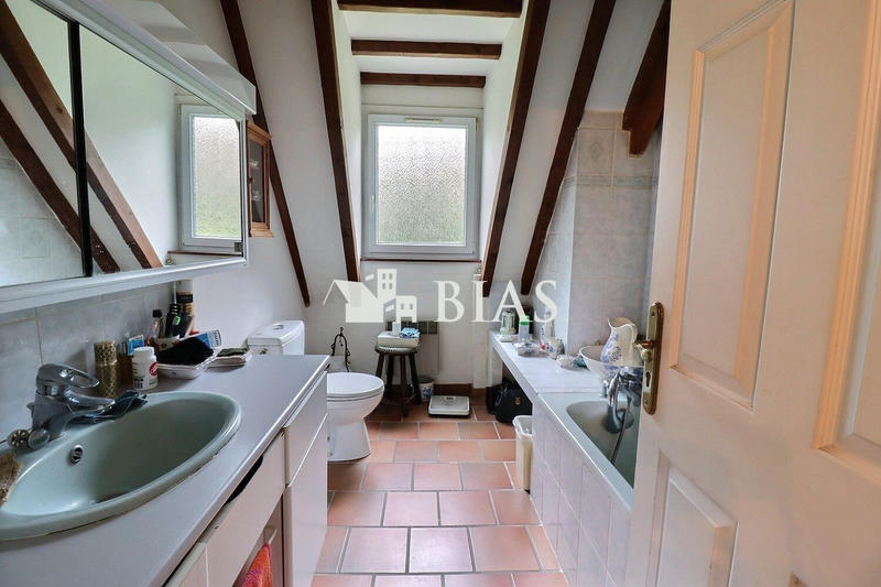 Maison traditionnelle - 180 m² - 7 pièces