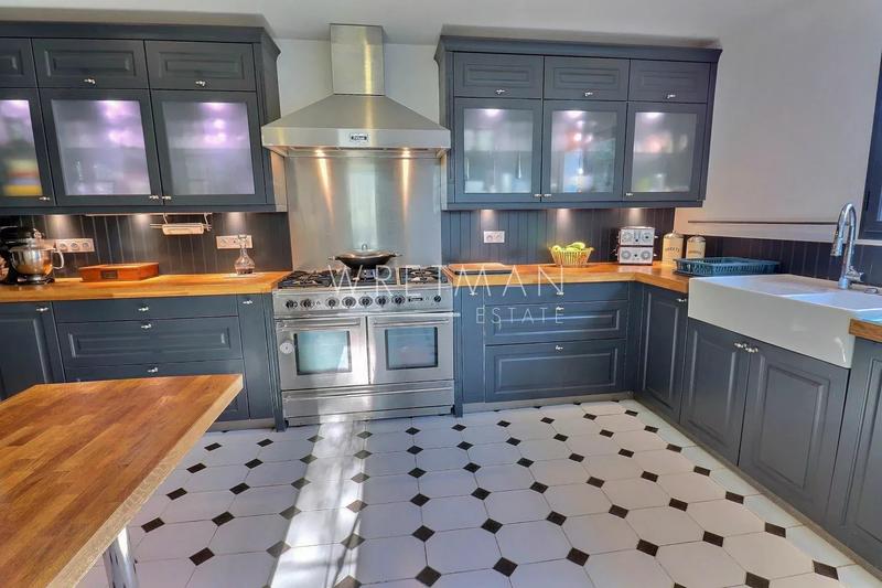 Villa - 180 m² - 7 pièces