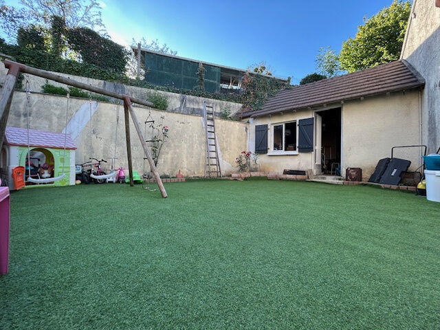 Maison - 93 m² - 5 pièces