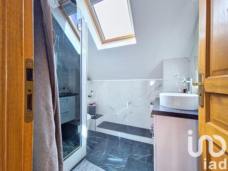 Maison - 210 m² - 7 pièces