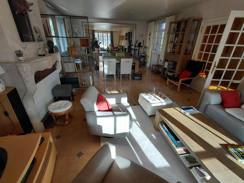 Maison - 237 m² - 10 pièces