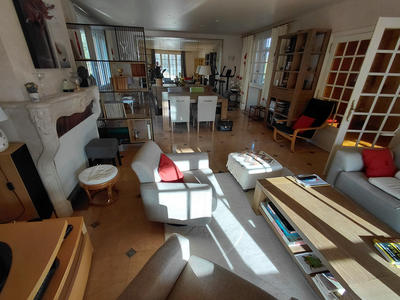 Maison - 237 m² - 10 pièces