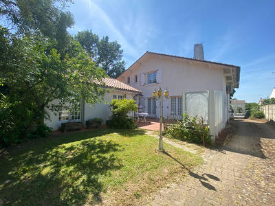 Maison - 213 m² - 7 pièces