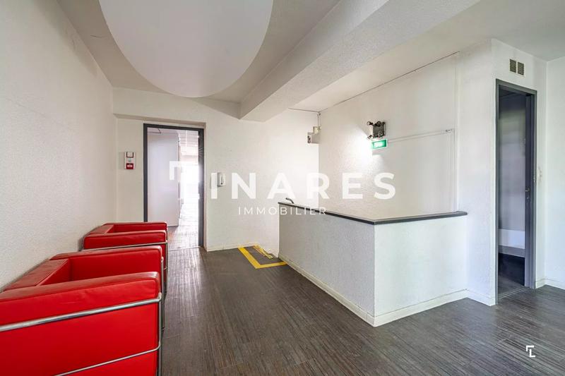 Local d'activités - 695 m² - 22 pièces